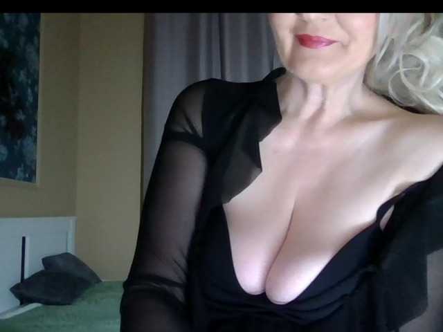 Mellica's BongaCams show and profile