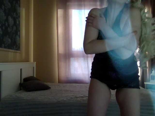 Mellica's BongaCams show and profile