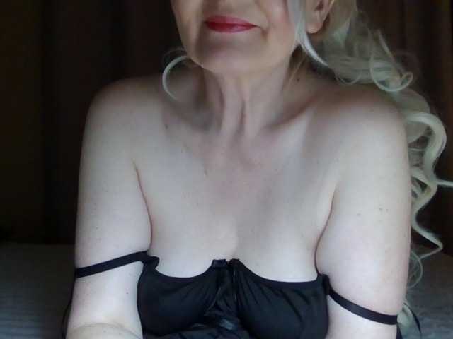 Mellica's BongaCams show and profile