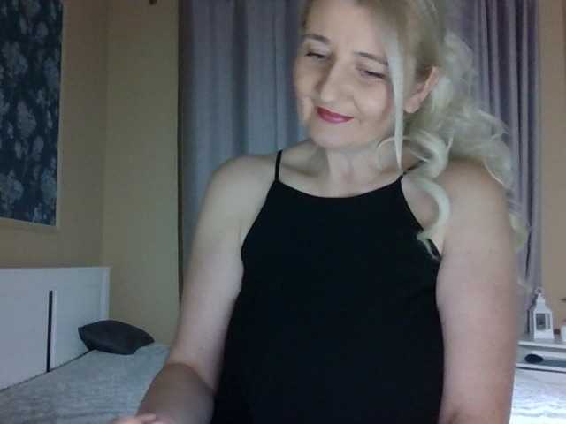 Mellica's BongaCams show and profile