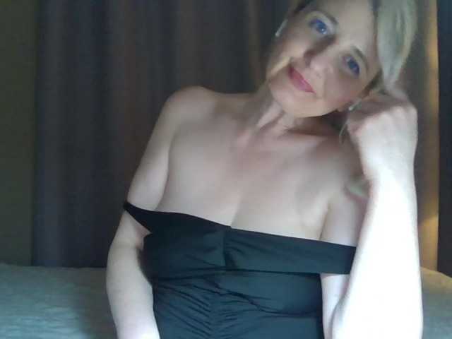 Mellica's BongaCams show and profile