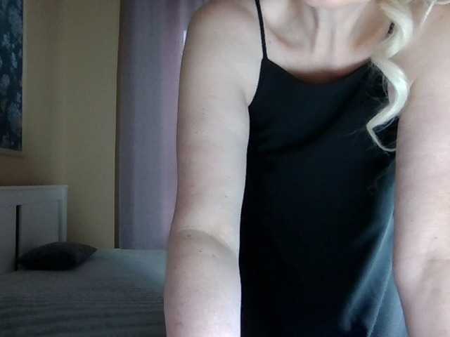 Mellica's BongaCams show and profile