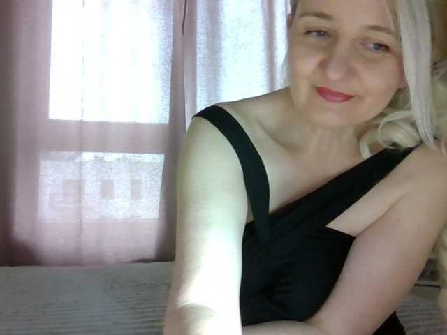 Mellica's BongaCams show and profile