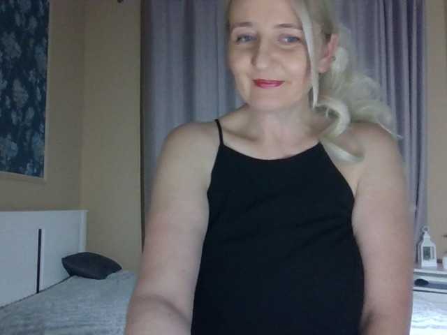 Mellica's BongaCams show and profile