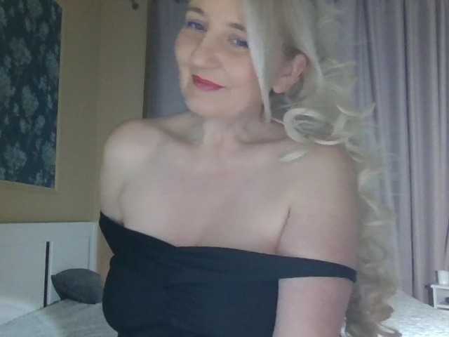 Mellica's BongaCams show and profile