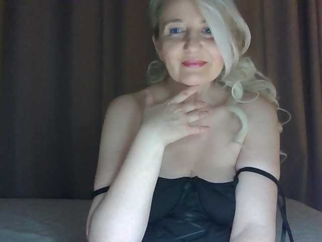 Mellica's BongaCams show and profile