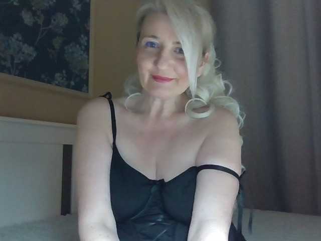 Mellica's BongaCams show and profile