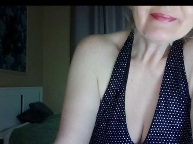 Mellica's BongaCams show and profile