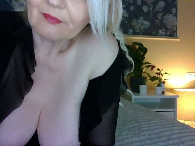 Mellica's BongaCams show and profile