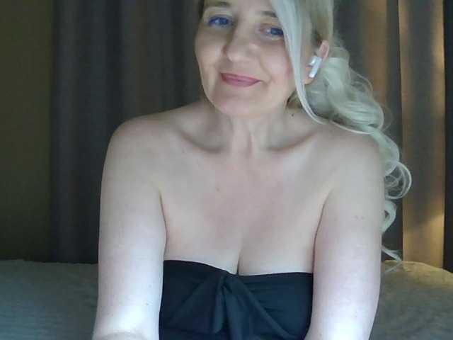 Mellica's BongaCams show and profile