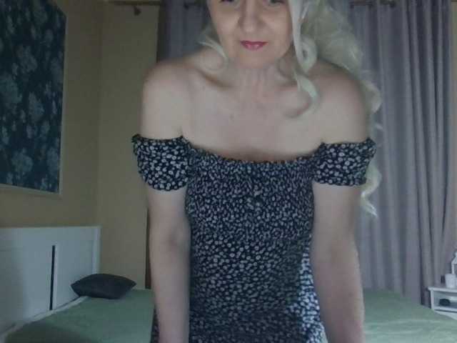 Mellica's BongaCams show and profile