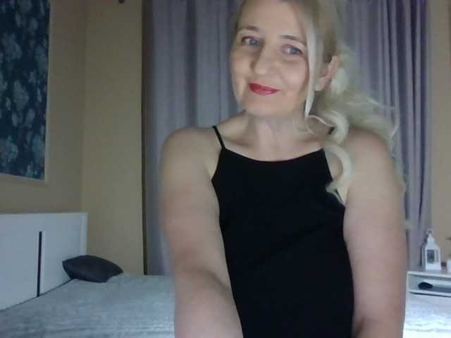 Mellica's BongaCams show and profile