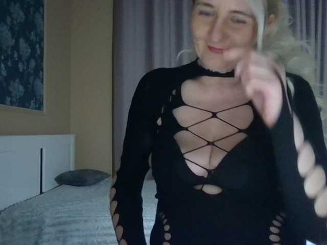 Mellica's BongaCams show and profile