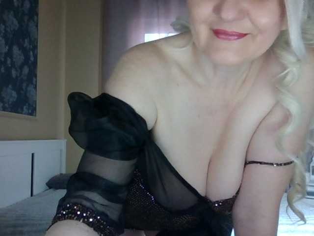 Mellica's BongaCams show and profile