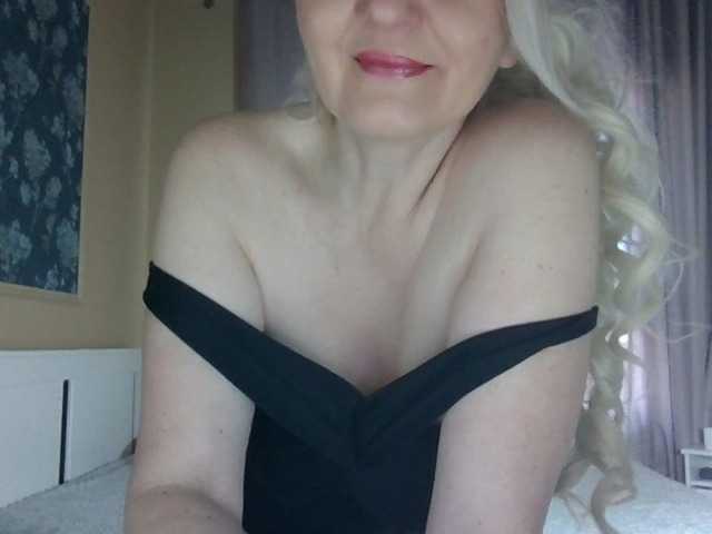 Mellica's BongaCams show and profile