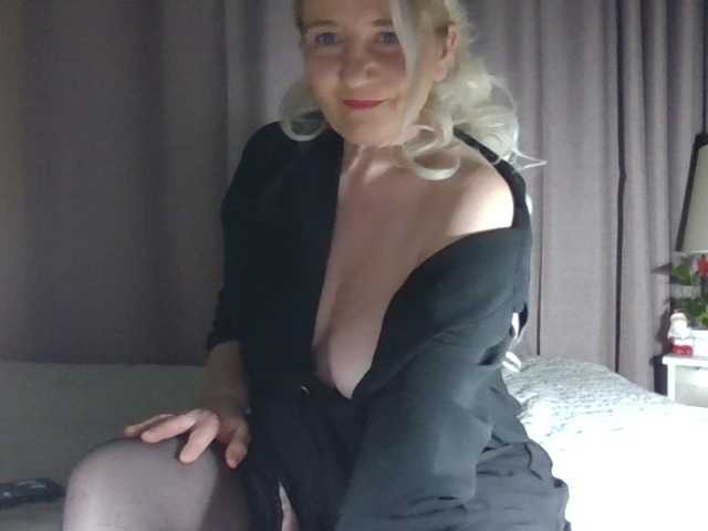 Mellica's BongaCams show and profile