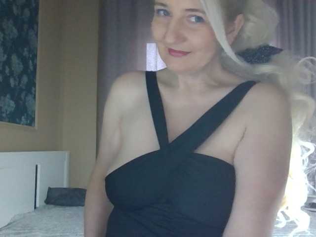 Mellica's BongaCams show and profile