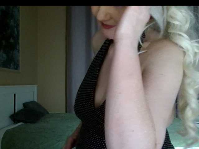 Mellica's BongaCams show and profile