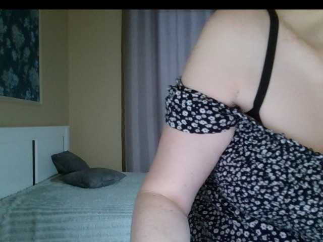 Mellica's BongaCams show and profile