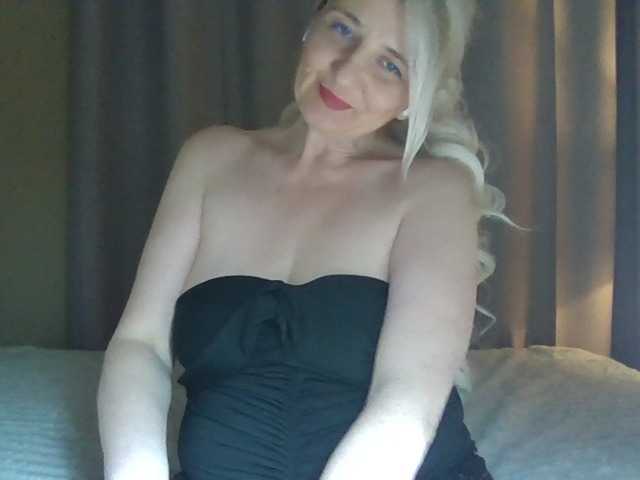 Mellica's BongaCams show and profile