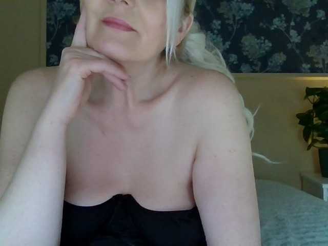 Mellica's BongaCams show and profile