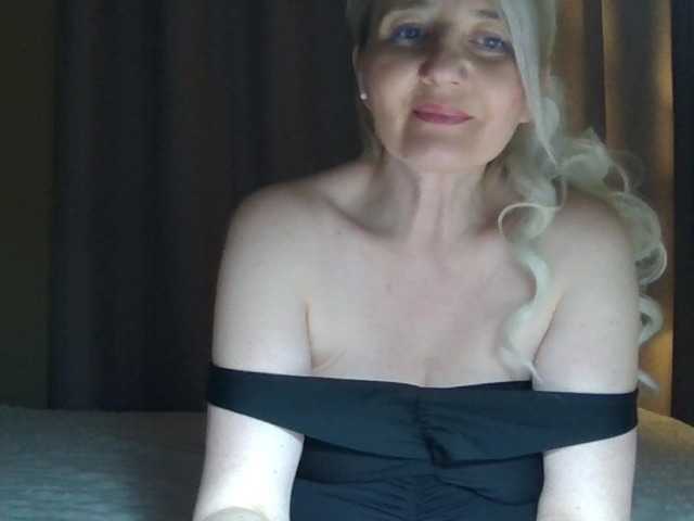 Mellica's BongaCams show and profile