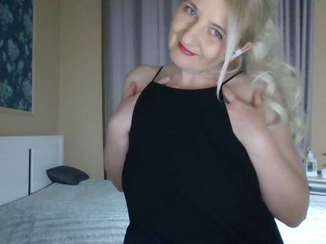 Mellica's BongaCams show and profile