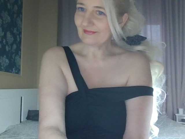 Mellica's BongaCams show and profile