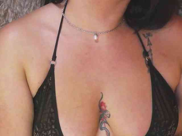 EllieMartini webcam