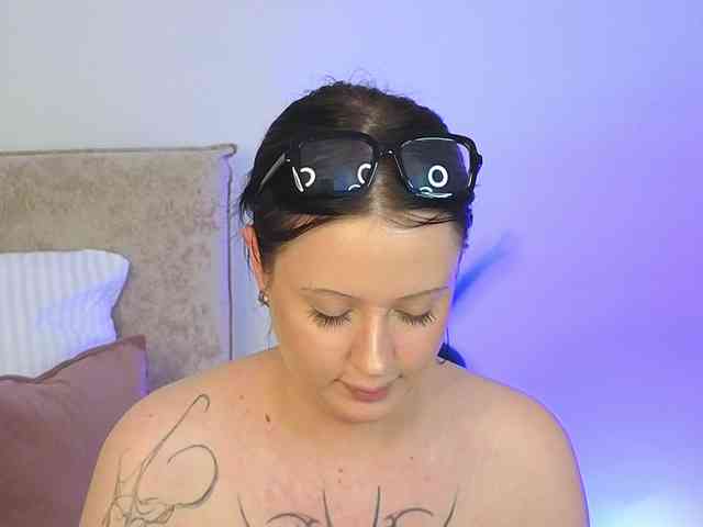 LisaMiller Live Webcam on BongaCams