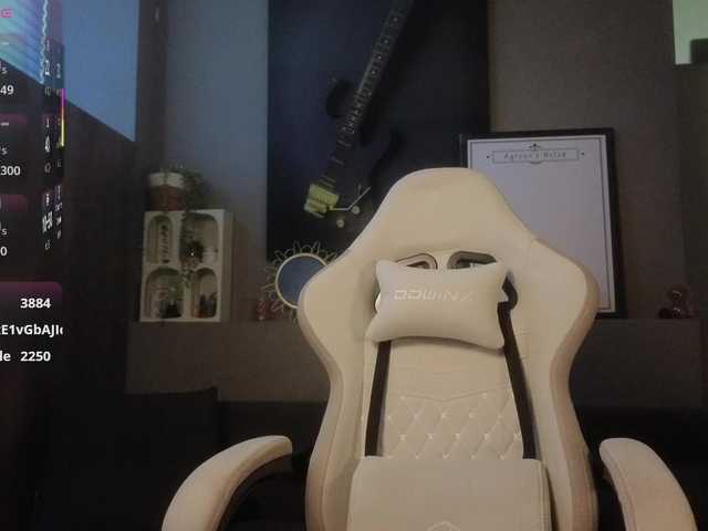 le modèle AyreenMoore est en webcam porno dans un show sur le site bongacams, il possède les tags suivants: White/Caucasian,Blonde,Trimmed