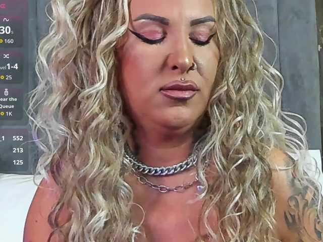 SierraQuinn's BongaCams show and profile