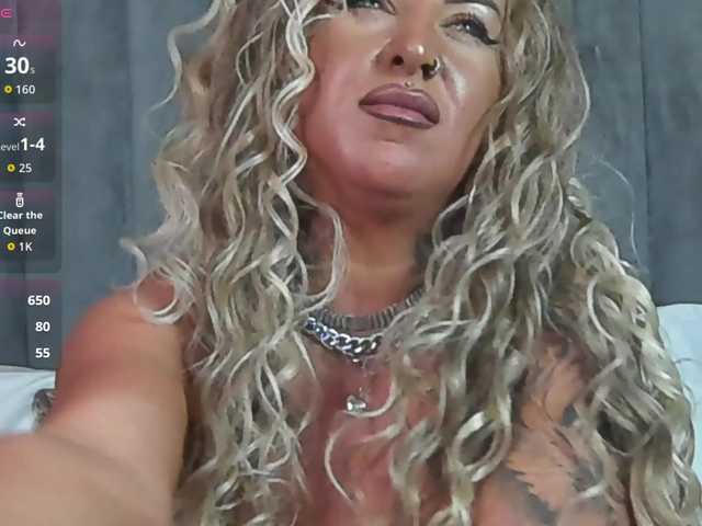 SierraQuinn's BongaCams show and profile