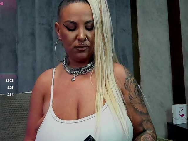 SierraQuinn's BongaCams show and profile