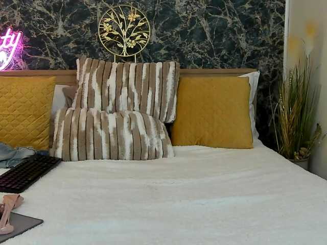 SierraQuinn's BongaCams show and profile