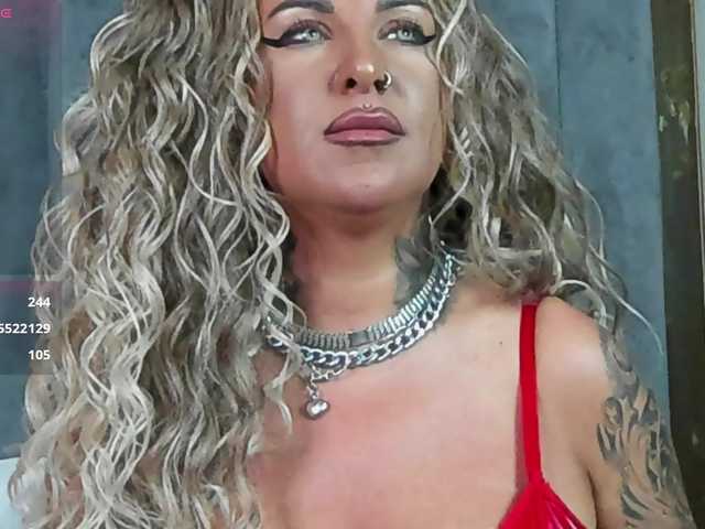 SierraQuinn's BongaCams show and profile