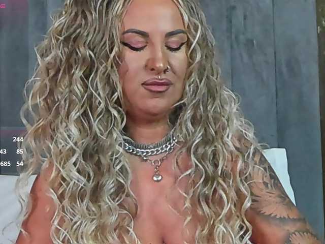 SierraQuinn's BongaCams show and profile