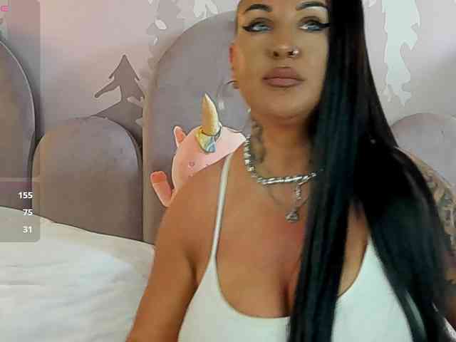 SierraQuinn webcam