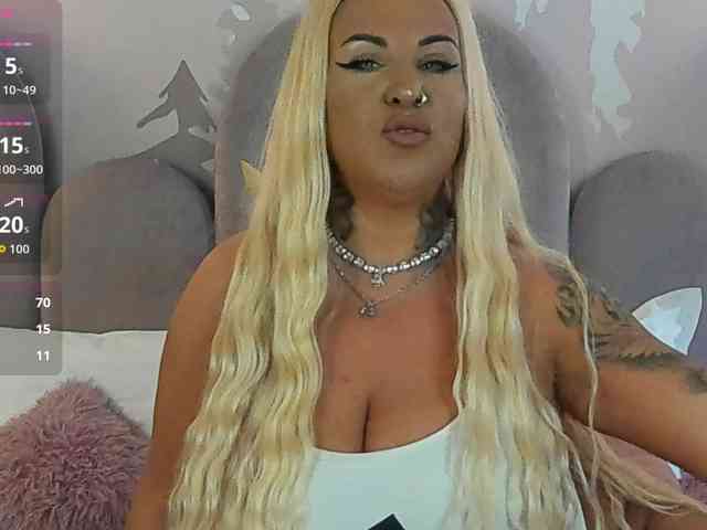 SierraQuinn webcam