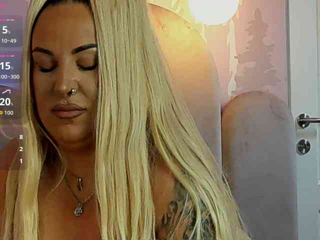 SierraQuinn webcam