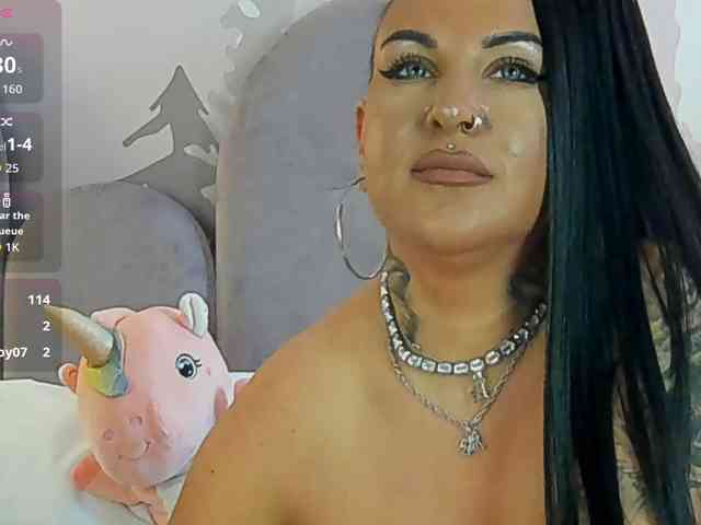 SierraQuinn webcam