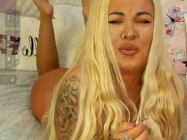 SierraQuinn webcam