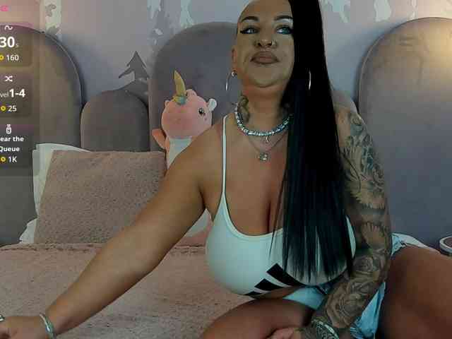SierraQuinn webcam