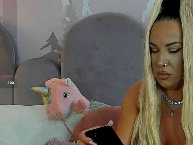 SierraQuinn webcam