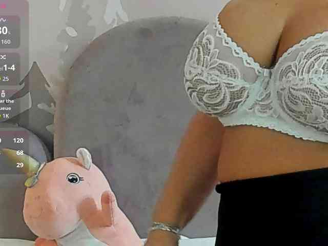 SierraQuinn webcam