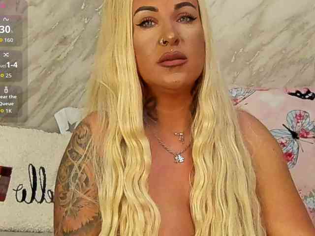 SierraQuinn webcam