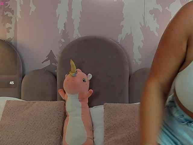 SierraQuinn webcam
