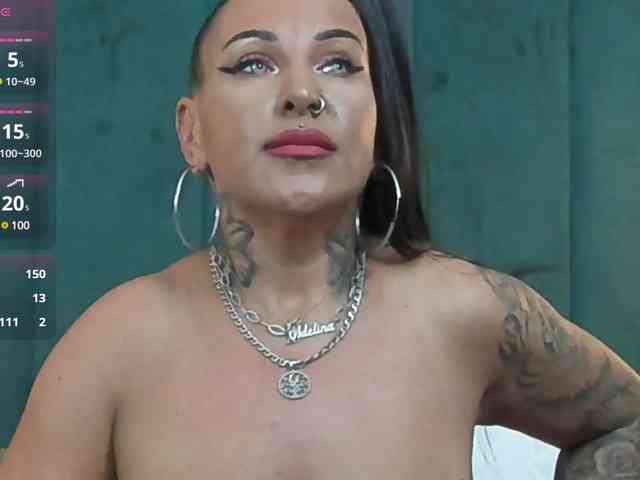SierraQuinn webcam