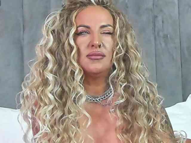 SierraQuinn Live Webcam on BongaCams