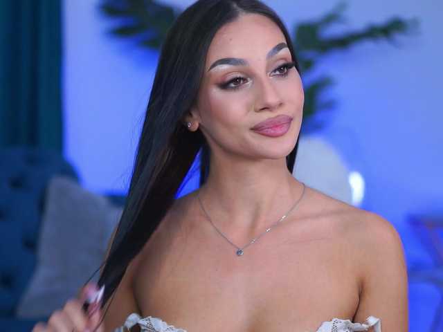 NinnaVoss from BongaCams